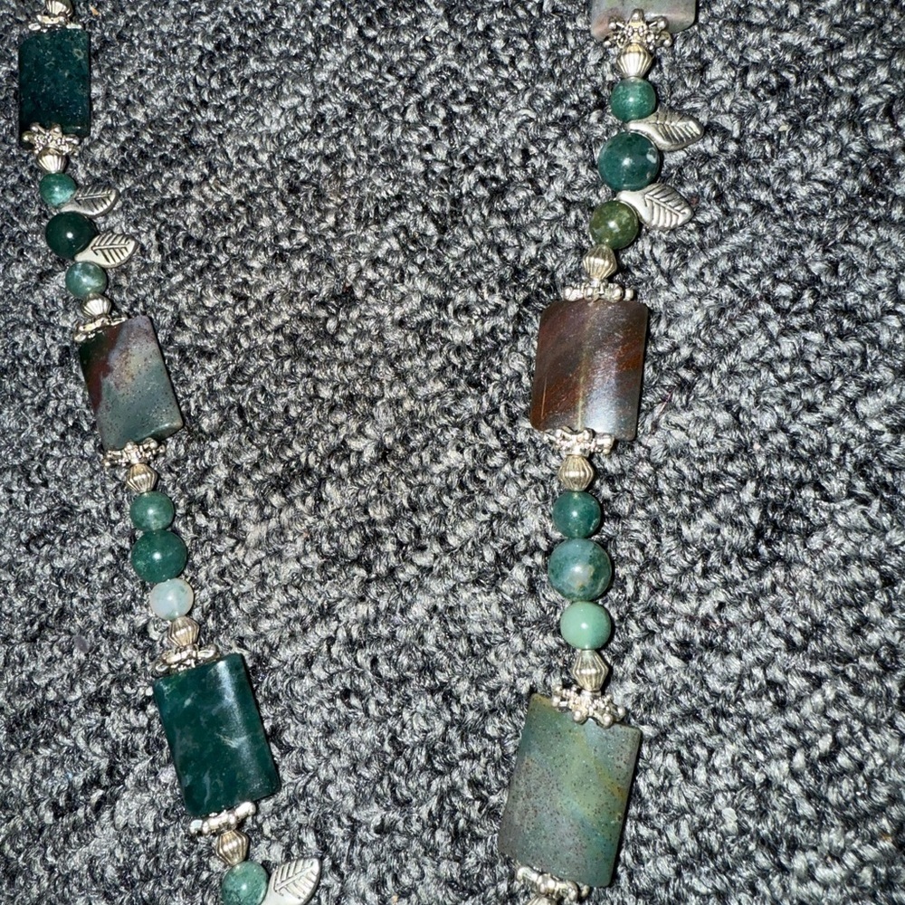 Gorgeous Vintage Elegant Green Agate Stone Necklace - Picture 3 of 4